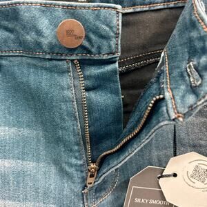 1822 Skinny Leg women's jeans, NWT